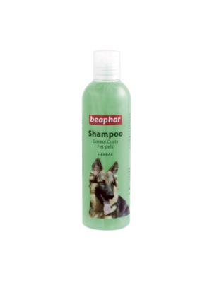 Билковият шампоан Beaphar е разработен за всички кучета с мазна козина - 250мл.